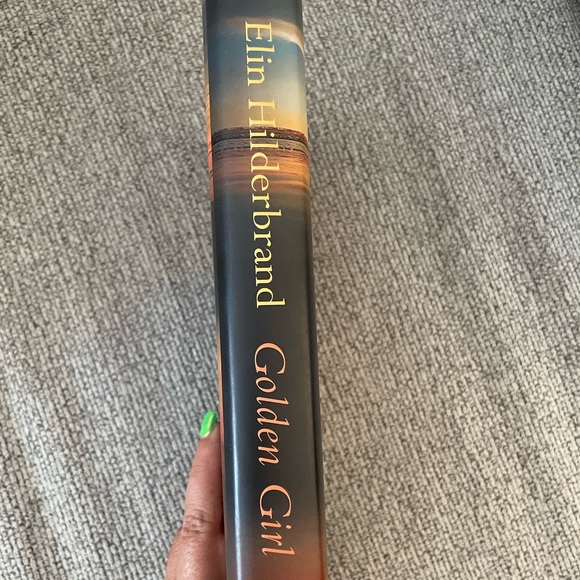 Golden Girl by Elin Hilderbrand Hardback Book EUC - Picture 3 of 4